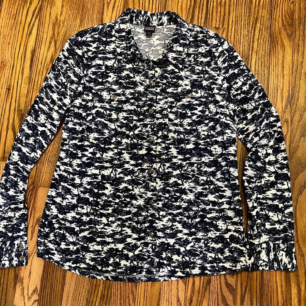 Patagonia Long-Sleeved Micro Cord Shirt in Navy Blue Woodland Grove Print 6